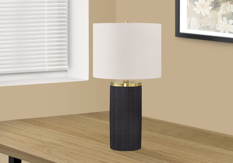 Lampe de table de 24 po béton noir avec touches dorées et abat-jour ivoire