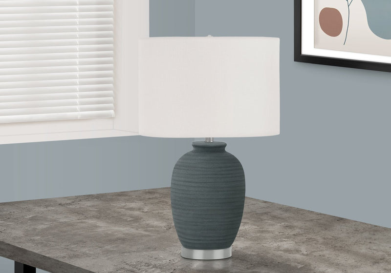 Lampe de table de 24 po en céramique bleue avec base argentée