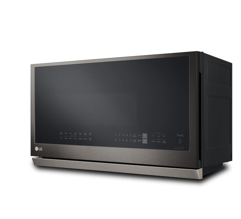 Four à micro-ondes à hotte intégrée LG de 2,1 pi³ avec ExtendaVentMC et cuisson par capteur - acier inoxydable noir Smudge-ProofMD - MVEL2137D