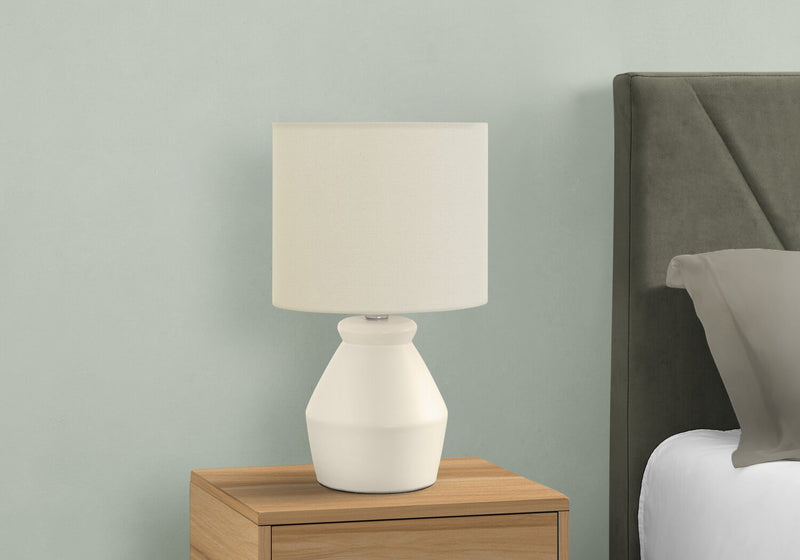 Lampe de table de 17 po en céramique crème avec abat-jour cylindrique lin