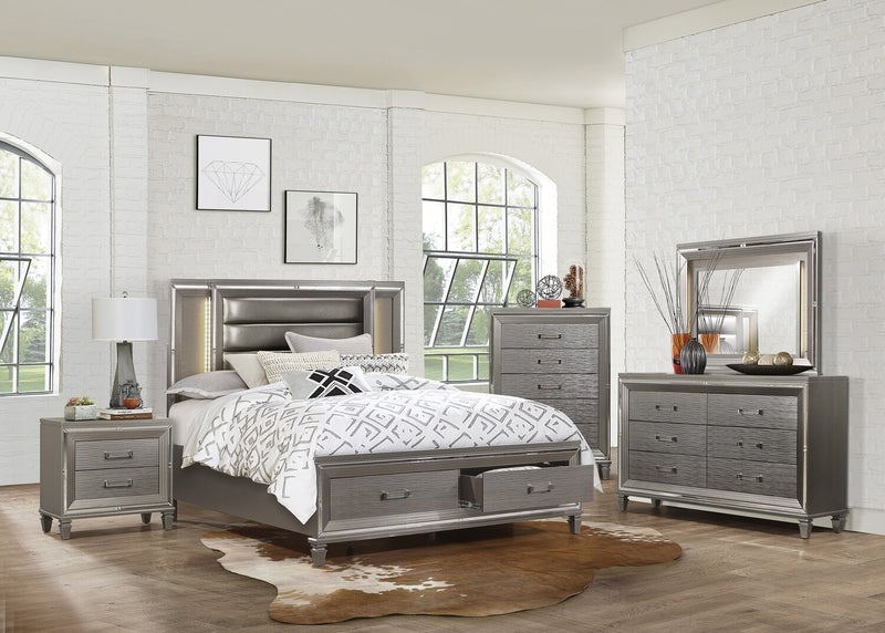 Commode verticale somptueuse Max de 38 po (L) x 54,3 po (H) à 5 tiroirs pour la chambre à coucher - argentée