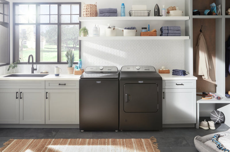 Laveuse Pet Pro à chargement par le haut 5,4 pi³ et sécheuse à gaz 7 pi³ de Maytag – noir volcan