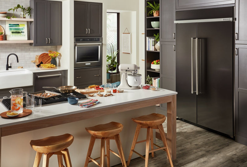 Réfrigérateur KitchenAid de 25,5 pi³ et de 42 po à compartiments juxtaposés - acier inoxydable noir avec fini PrintShieldMC - KBSN702MBS