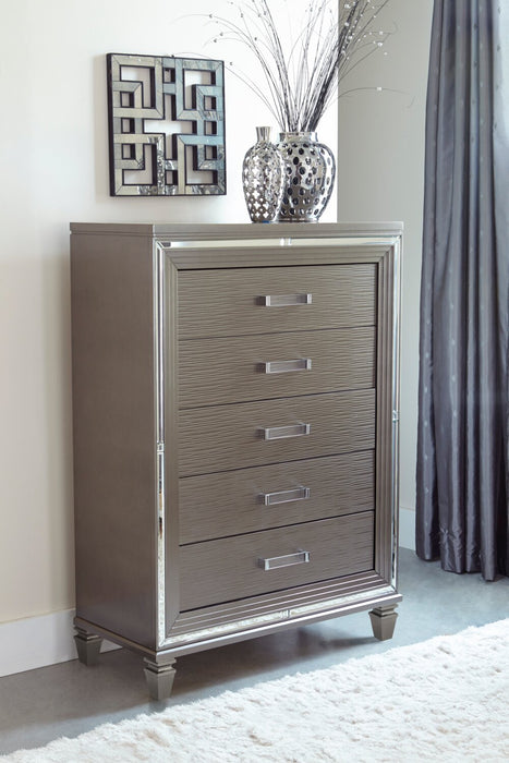 Commode verticale somptueuse Max de 38 po (L) x 54,3 po (H) à 5 tiroirs pour la chambre à coucher - argentée
