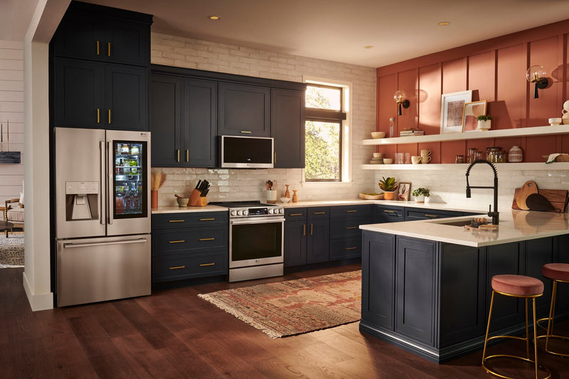 Cuisinière intelligente à induction LG Studio de 6,3 pi³ avec hublot InstaViewMD et friture à air - acier inoxydable Smudge-ProofMD - LSIS6338F