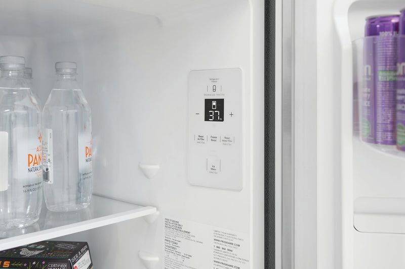Réfrigérateur Frigidaire de 17,6 pi³ et de 31,3 po de profondeur comptoir à portes françaises - acier brossé - FRFG1723AV