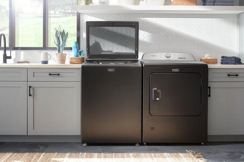 Laveuse Pet Pro à chargement par le haut 5,4 pi³ et sécheuse à gaz 7 pi³ de Maytag – noir volcan