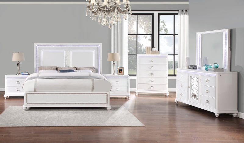 Commode somptueuse Ava de 67 po (L) x 39 po (H) à 7 tiroirs avec éclairage à DEL pour la chambre à coucher - blanche