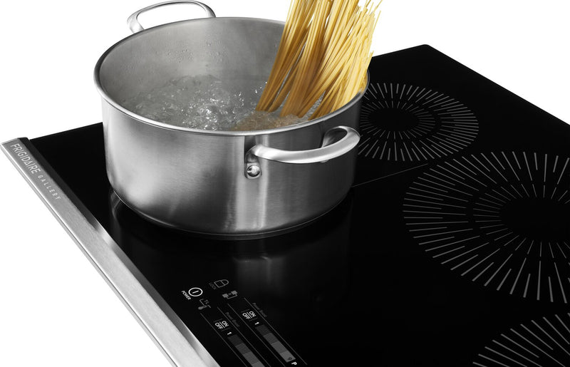 Surface de cuisson à induction Frigidaire Gallery de 30 po à 4 éléments - noire - GCCI3067AB