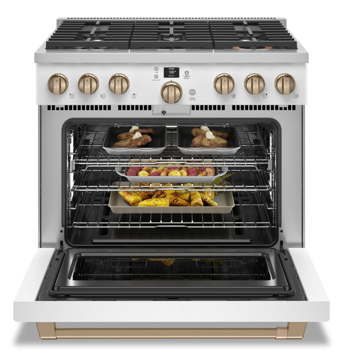 Cuisinière intelligente à gaz Café de 6,2 pi³ avec convection européenne véritable et grilles autonettoyantes - blanc mat - CGY366P4TW2