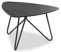 Table de bout triangulaire moderne Hamilton de 29,72 po - dessus en imitation de marbre gris avec pattes en métal noir