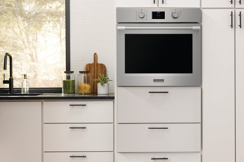 Four mural simple électrique Frigidaire Professional de 5,3 pi³ et de 30 po avec convection totale - acier inoxydable Smudge-ProofMD - PCWS3080AF