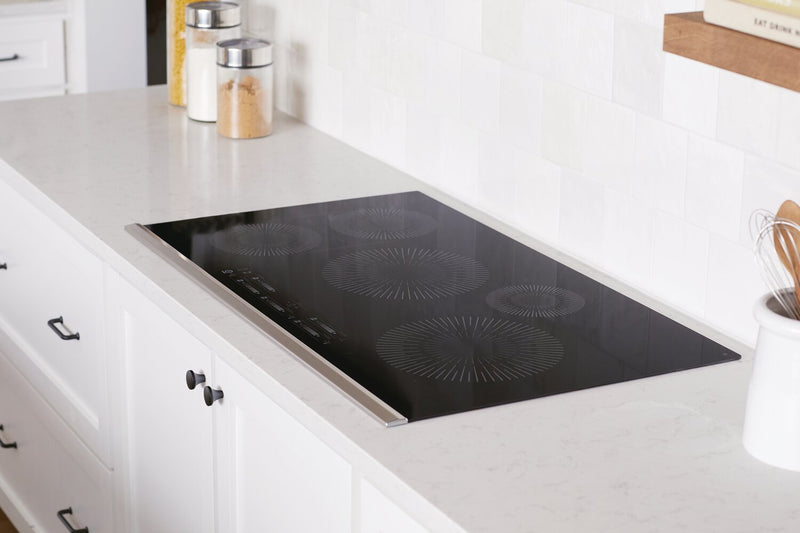 Surface de cuisson à induction Frigidaire Gallery de 36 po à 5 éléments - noire - GCCI3667AB