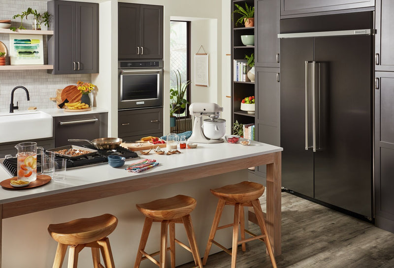 Réfrigérateur KitchenAid de 30 pi³ et de 48 po à compartiments juxtaposés - acier inoxydable noir avec fini PrintShieldMC - KBSN708MBS