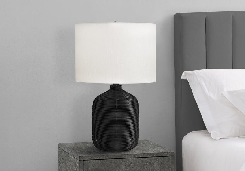 Lampe de table de 23 po en rotin noir