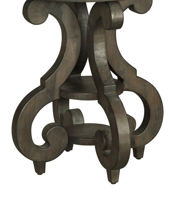 Table de bout ronde traditionnelle Bellamy de 22 po avec tablette - pin brun foncé avec base en bois à volutes