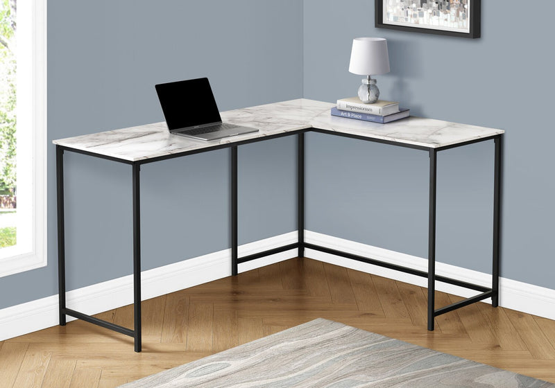 Bureau en coin en forme de L Karter de 58,25 po - apparence marbre blanc