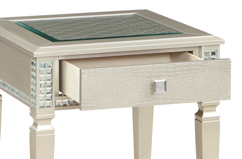 Table de bout somptueuse Tyra de 24 po avec rangement - champagne  