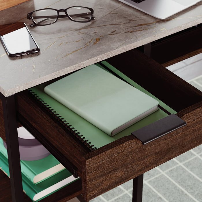 Bureau en forme de L Maxim de 65,98 po à 2 tiroirs avec compartiments ouverts et tablettes - bois terre d’ombre