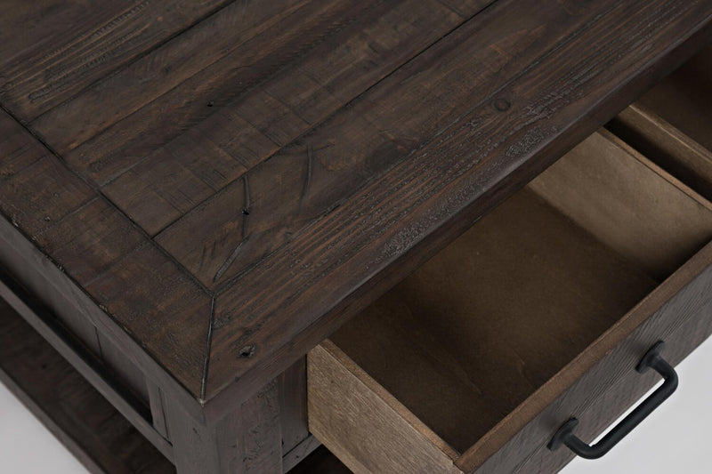 Table à café rustique Morgan de 48 po avec rangement, tablette et roulettes - brun foncé avec bois recyclé