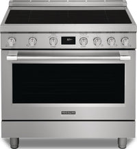  Cuisinière à induction Frigidaire Professional de 4,4 pi³ avec convection à 2 ventilateurs et surfac…