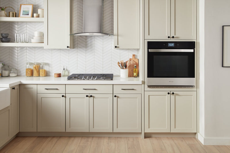 Four mural simple électrique Whirlpool de 4,3 pi³ et de 30 po avec convection véritable - acier inoxydable résistant aux traces de doigts - WOES7030PZ