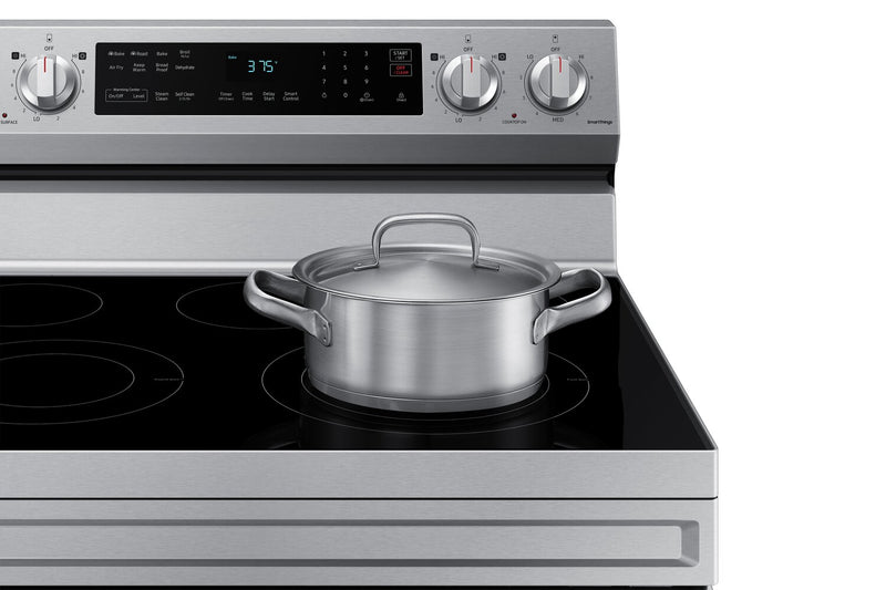 Cuisinière intelligente électrique amovible Samsung de 6,3 pi³ avec friture à air - acier inoxydable - NE63A6511SS/AC