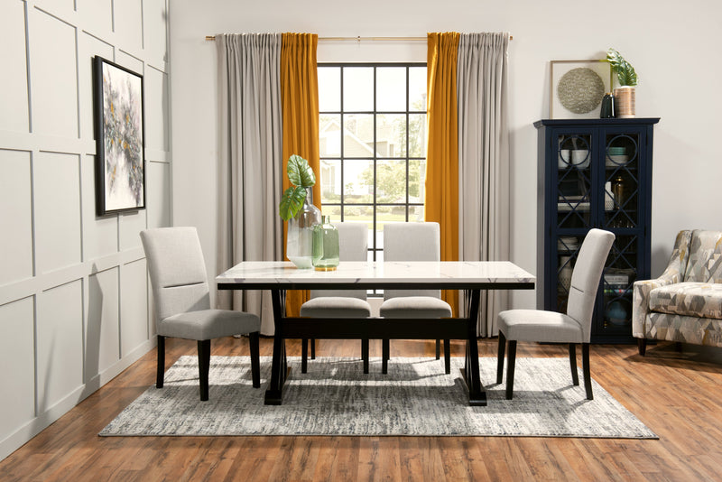 Table de salle à manger Verona de 70 po (L) avec dessus en marbre synthétique et base à tréteaux - blanche